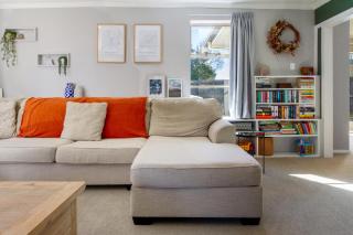 Warm Family Home near CHCH Airport with Parking - 3