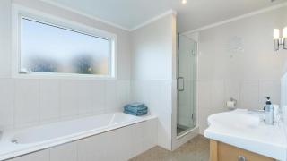 Spectacular Tasman Views - - 1