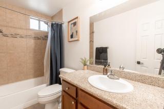 Central PHX Deluxe 1 BR King Bed & Patio w Pool - 7