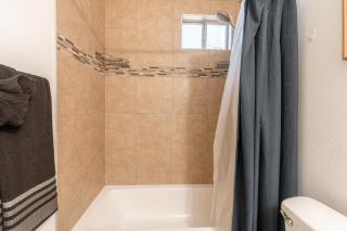 Central PHX Deluxe 1 BR King Bed & Patio w Pool - 2