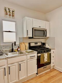 Stylish Apartment Close to Airport & Malls - 1