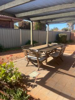 Quiet court easy stroll shops 500 metres from Centro - 4