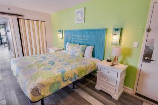 Newly Renovated, Oceanfront Views and Pool Access! - 1