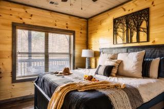 MistyOakCabinTN,2Suites, Hot Tub, Near Dollywood, Parkway, Dog Welcome, Free Parking - Sevierville - 0