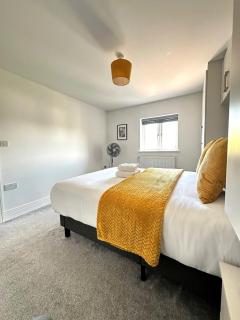 Modern 2 Bedroom First Floor Apartment, Free Parking, Woking - 7