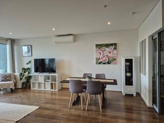 luxury & perfect beach location! - 2