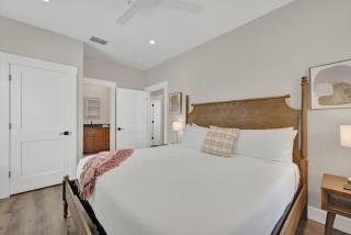 The Grove D with Hot Tub & King Beds - Walk to Main - 2