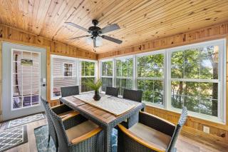 Serene Lakefront Getaway for the Whole Family - 4