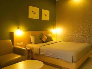 Hotel Tibera Taman Cibeunying - 1