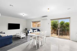 Varee - Stylish and Newly Renovated - Geelong West - 0