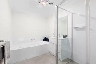 Varee - Stylish and Newly Renovated - 4
