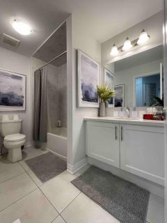 Elegant Oakville Town Residece - Oakville - 3