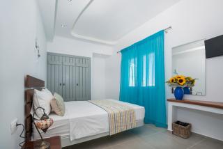 Petini's Place - Fira - 9