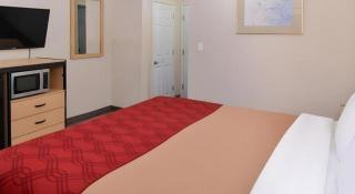 Econo Lodge Rochester I-90 & I-390 - 9
