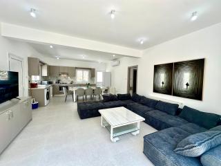 Home in the Hills - 6