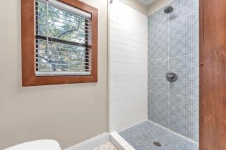 Vitner Cottage: Hot tub-Pet friendly-10-Mins to Downtown! - 4