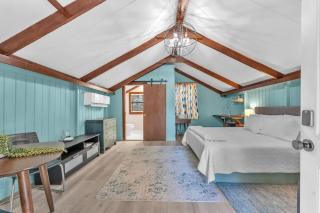 Vitner Cottage: Hot tub-Pet friendly-10-Mins to Downtown! - 5