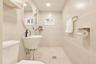 New, Hongdae & Mangwon Market, Han River Park , 2BR 3QB, 3min to subway station - Seul - 6