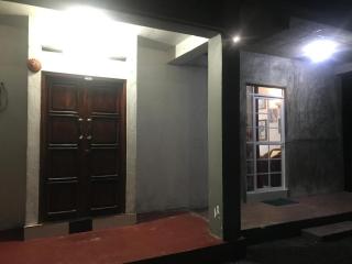 Ashen cabin room - 1