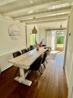 Knusse bungalow met omheinde tuin met veranda - 3
