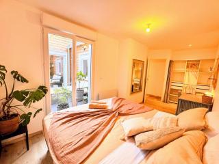 Maison Langevin 2-Bedroom House with Cozy Garden & Patio - 8