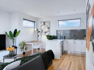 Brunswick Living Spacious 2B2B with Parking - 7