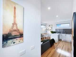 Brunswick Living Spacious 2B2B with Parking - 3