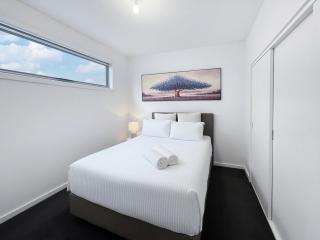 Brunswick Living Spacious 2B2B with Parking - Melbourne - 2