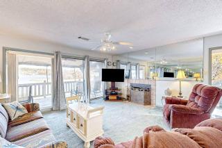 Lakefront Townhouse with Lake, Pool & Tennis - 9