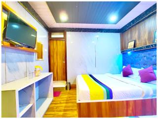 Hotel FTZ Near Mall Road & Lake View Hotel - Attached Balcony - Free Parking & Wi-fi Restaurant Facilities - Best Lake View Hotel - Nainital - 1