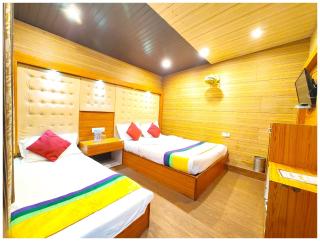 Hotel FTZ Near Mall Road & Lake View Hotel - Attached Balcony - Free Parking & Wi-fi Restaurant Facilities - Best Lake View Hotel - Nainital - 0