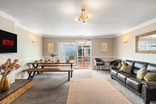 Large Stunning House in New Haven - East Sussex - Sleeps 10 People - Business - Contractors - Families - Discounts - 3
