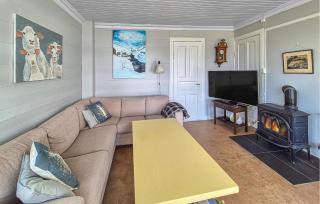 6 Bedroom Lovely Home In Holmedal - 6