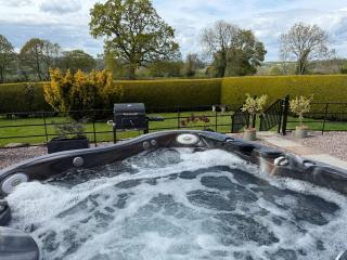 Garden cottage at The Glebe - Bayton - 3