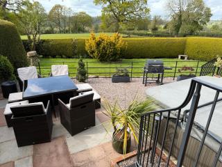 Garden cottage at The Glebe - Bayton - 0