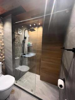 Urban Luxe Oasis - 3