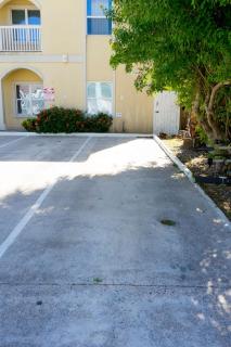 Clean Pool Walk to Beach - Pet Ok - Ground Floor - 4