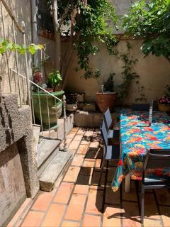La maison sur la place dans Aigues Mortes - 8