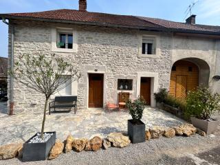 Ferme rénovée dans la région des lacs du Jura - 8