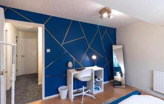 Charming 3 Bed House with Garden - 5