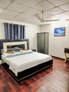 Modern 2BR Apartment with AC, Terrace & Kitchen, Clifton Karachi - 8