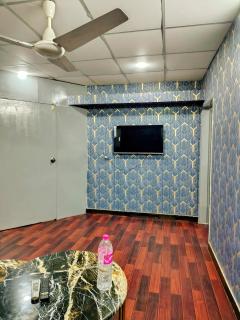 Modern 2BR Apartment with AC, Terrace & Kitchen, Clifton Karachi - 2