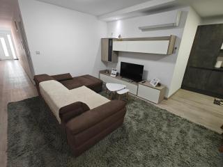 Modern Apartment with Large Outdoor Area - Sleeps 7, Close to Malta International Airport - 7