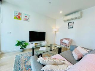 Comfy Unit in front of Crown with Free Parking - 0