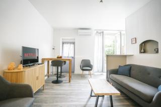 Face à la cité, Terrasse Et Climatisation - AE - 2