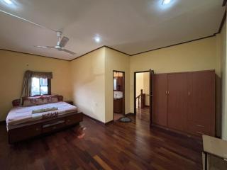 Twin House - 4