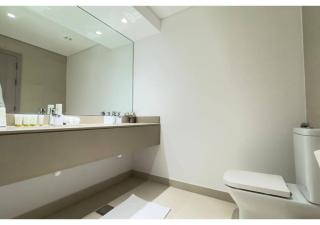 Yas Vista 2BR - Spacious Apartment with Pool & Balcony Near Yas Mall & Marina - Abu Dhabi - 4