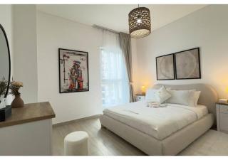 Modern Oasis 2BR Haven - Elegant Water Edge Stay - 9