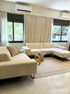 Luxury City Retreat 5 min from the Beach - 0