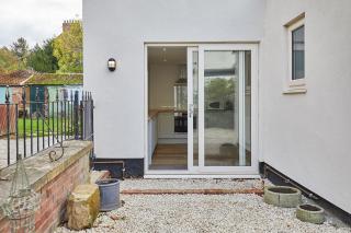 96 Roseberry Cottage in the market town of Guisborough - 8